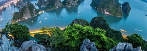 Toàn cảnh Hạ Long nhìn từ Núi Bài Thơ