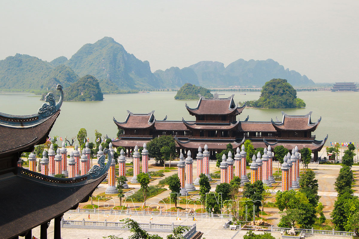 Vườn cột kinh chùa Tam Chúc