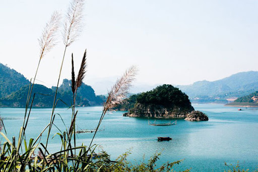 Tour ghép Thung Nai - đền bà chúa Thác Bờ - Mai Châu 1 ngày