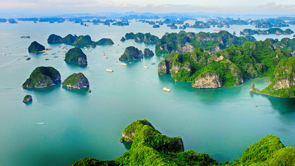 Toàn cảnh Vịnh Hạ Long