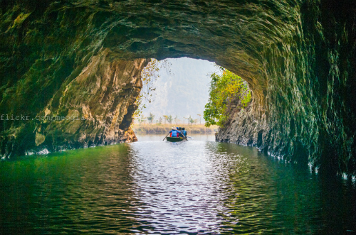 Khám phá hang động Tràng An Ninh Bình